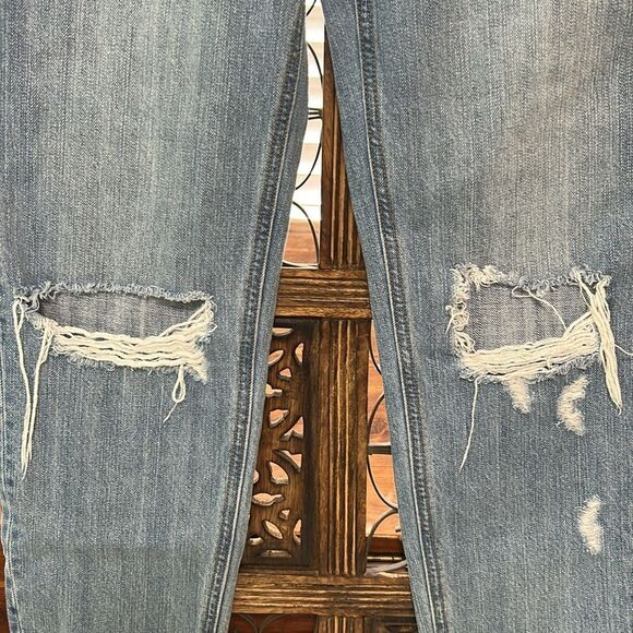 Alter’d State Jeans. Ceros. Size 26
Whiskering, fading, distressing. EUC - Picture 6 of 9